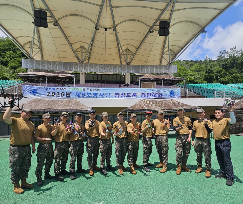 육군 보병6사단이 주최한 '제1회 청성 드론 경연대회'에 참가한 경연 장병들. (사진=이건구 기자)