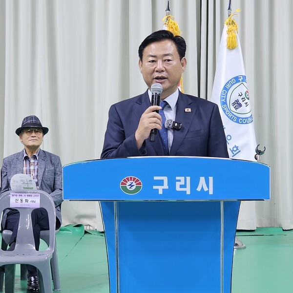 제1회 구리시장배 생활체육 바둑대회에서 축사를 하고 있는 신동화 구리시장. /사진=이건구 기자