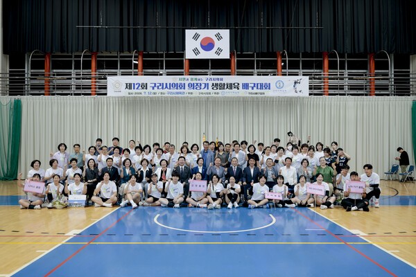 구리시의회는 12일 구리시체육관에서 열린 '제12회 구리시의회 의장기 생활체육 배구대회'를 통해 올해 의장기 생활체육대회의 시작을 알렸다. /사진제공=구리시의회