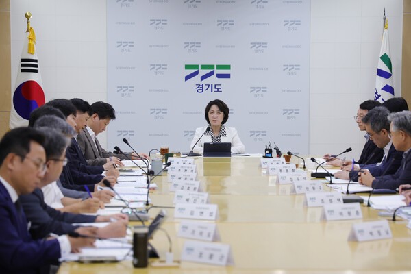 추미애 경기도지사가 31일 오전 경기도 의정부시 경기북부청사 상황실에서 업무보고를 받는 자리에서 경기북동부 핵심 도정과 관련해 모두 발언을 하고 있다. /연합뉴스