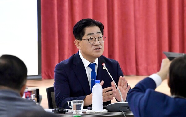 이기형 김포시장이 10일 취임 이후 첫 언론인 간담회를 진행하고 있다. /사진제공=김포시