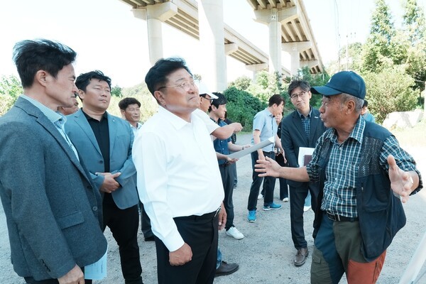 박관열 광주시장이 '이동 시장실'을 통해 주요 시정 현장 10곳을 점검했다. /사진제공=광주시