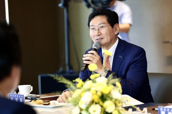 이상일 용인시장이 13일 대한민국 특례시시장협의회 정기회의에 참석해 특례시 법적지위 강화를 강조했다. /사진제공=용인시