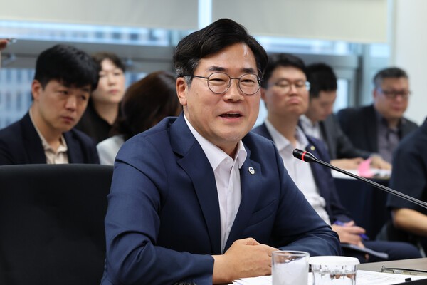 박찬대 인천시장이 14일 서울 종로구 대한민국시도지사협의회에서 열린 제61차 대한민국시도지사협의회 정기총회에서 인사말을 하고 있다. /연합뉴스