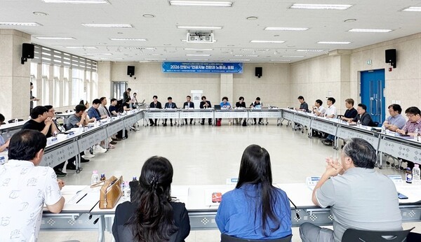 안양시노사민정협의회는 경기도노사민정협의회와 공동으로 13일 ‘AI 전환과 노동권 상생'을 주제로 포럼을 개최했다. /사진제공=안양시노사민정협의회