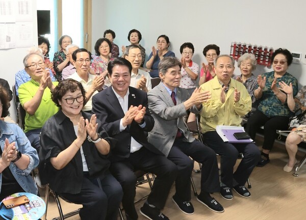 안양시, 최대호 시장 무더위쉼터 현장서 직접 운영상황 점검 /사진제공=안양시