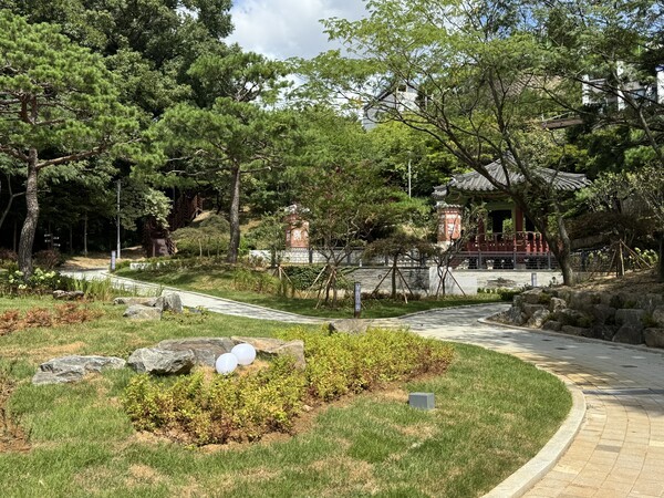 용인시는 9억원을 투입해 마북근린공원에 시민을 위한 녹지와 정원을 조성했다. /사진제공=용인시
