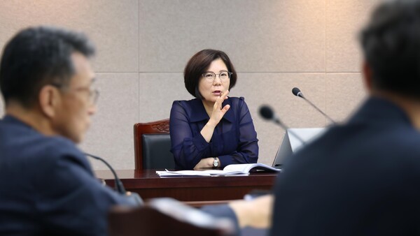 안성시가 김보라 시장 주재로 경기도 추가경정예산 편성에 따른 재정 부담 최소화를 위한 대책회의를 열고 있다. /사진제공=안성시