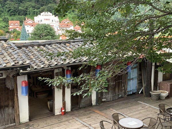 허브 아일랜드 안에 있는 추억의 거리. /사진=오기춘 기자