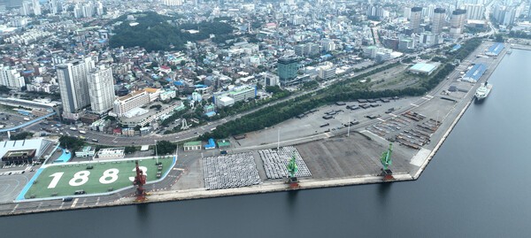 인천항 내항 1·8부두. /연합뉴스
