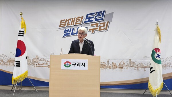 이도환 구리시 대변인이 5일 보훈명예수당 부정 수급위한 위장 전입 차단 현안에 대해 브리핑하고 있다. /사진=이건구 기자