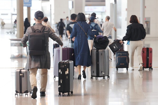 공항 이용객. /연합뉴스
