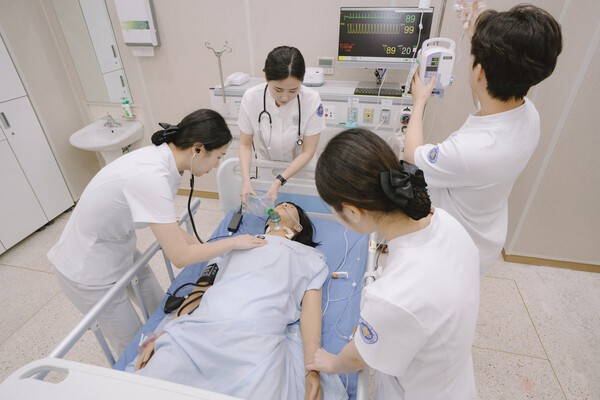 서정대 간호학과 학생들이 실습을 진행하고 있다. /사진제공=서정대