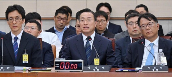 이정현 수원고검장이 지난 4월 14일 국회에서 열린 '윤석열 정권 정치검찰 조작기소 의혹 사건 진상규명 국정조사 특별위원회'에 출석해 의원 질의에 답하고 있다. @ 연합뉴스