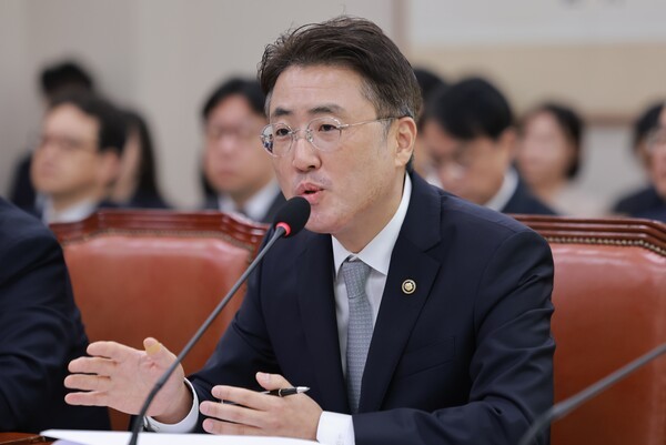 국정감사에서 질의에 답하는 이진수 법무장관 직무대행@연합뉴스