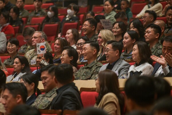 한미연합군사령부가 7일 평택아트센터 대공연장에서 제5회 ‘2026년 한미동맹 콘서트’를 갖고 있다. ⓒ 한미연합군사령부 제공