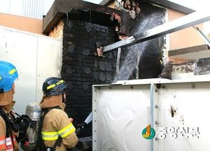 <양평>초등학교 급수탑 보강작업 중 화재 발생