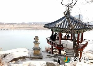 [포토]여강을 품고 있는 강월헌