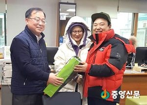 <여주>점동면, ‘아기 탄생을 축하해요’ 출산 축하선물 전달