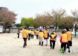 <양평>치매어르신들, 봄빛정원 세미원으로 봄나들이