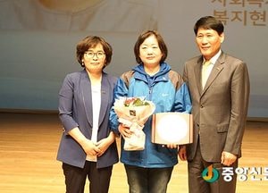 도의회 문경희보건복지위위원장 사회복지 대상 수상