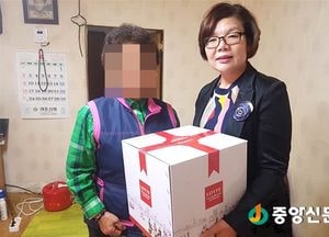 여주노인복지관 홀몸 어르신에 플레저 박스 전달