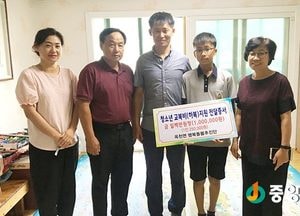 옥천면 행복돌봄추진단, 저소득 청소년 교복비 지원