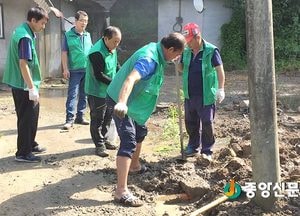 양평군 새마을회, 집수리 봉사 활동 펼쳐