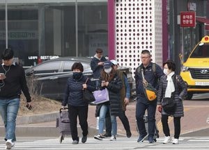 미세먼지 공포에 마스크 매출 ‘쑥’