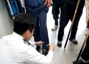 야간 교통사고 예방…연천경찰, 특수 스프레이 배부