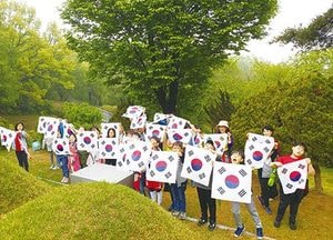 망우리 공원서 독립 운동가 발자취 따라가다