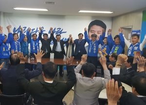이해찬 전 총리 한대희 군포시장 후보 사무실 방문