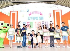 “가지 많은 나무, 그늘이 시원해”