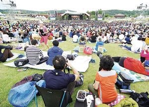 소풍 온 듯 ‘즐겁게’ 공연감상은 ‘뜨겁게’