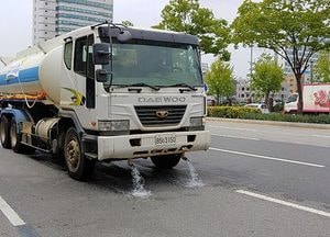 “열기가 뜨거워, 도로를 식혀라”