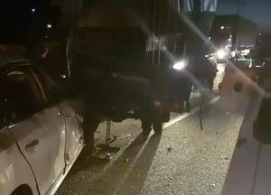 고속도로서 고장으로 멈춰선 화물차 뒤에서 추돌…2명 경상