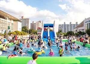 ‘더 신나게! 떠 뜨겁게!’ 무더위, 물놀이로 시원하게 날려버리자
