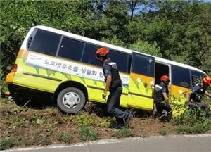 인천 강화서 25인승 버스 전도…2명 경상