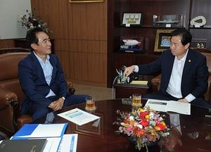 정장선 평택시장, 김영춘 해양수산부 장관 만나