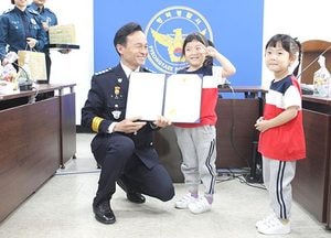 740만원 든 지갑 주은 5살 쌍둥이자매, 주인 찾아줘