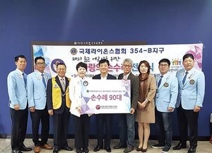 폐지수집 어르신 위한 ‘사랑의 손수레’ 전달