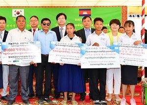 캄보디아 프놈끄라움 ‘수원 중·고교’ 개교 2주년 행사 열어