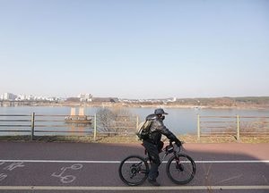 [오늘 여기 어때]가을, 겨울을 스쳐가는 라이딩의 묘미…수도권 자전거길