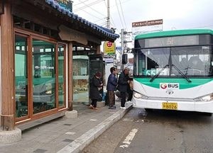 연천군, 버스정류장 한파대피소 설치...“버스 기다리며 추위 떨지 마세요”