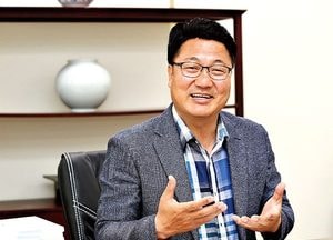 <font color='#ff0000'>[신년인터뷰]</font> “공약 사업 서두르지 않고 하나하나 실천하겠다”
