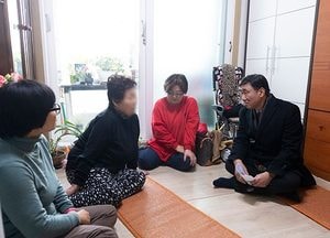 고남석 연수구청장, 선학동 말벗서비스 대상가구 가정방문