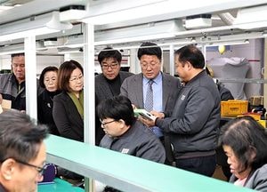 [포토]엄태준 이천시장, 장애인직업재활시설 방문