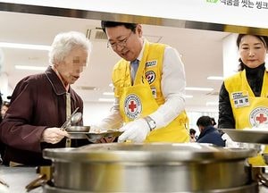 박남춘시장, 취약계층 어르신들에 무료급식봉사
