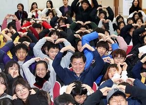 광명시, 전국 최초 3대 무상 ‘교육·교복·급식’ 복지 실현