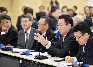 [포토]박남춘 인천시장, 확대간부회의 가져